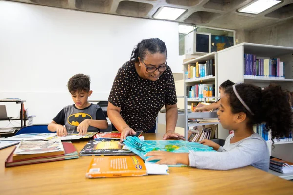 Bibliotecas dos CEUs oferecem acervos literários e diversas atividades culturais para a comunidade