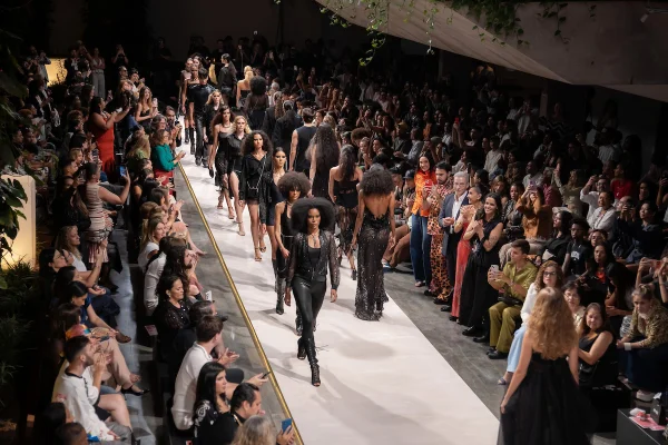 Passarela do Metrópoles Catwalk