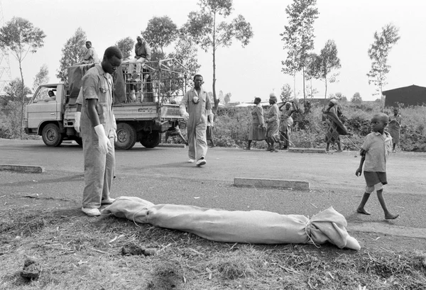 Imagem mostra conflito em Uganda - Metrópoles