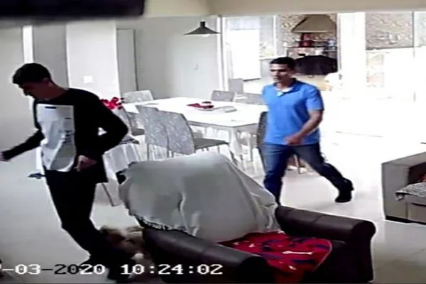Suspeitos dentro de casa furtada em Samambaia