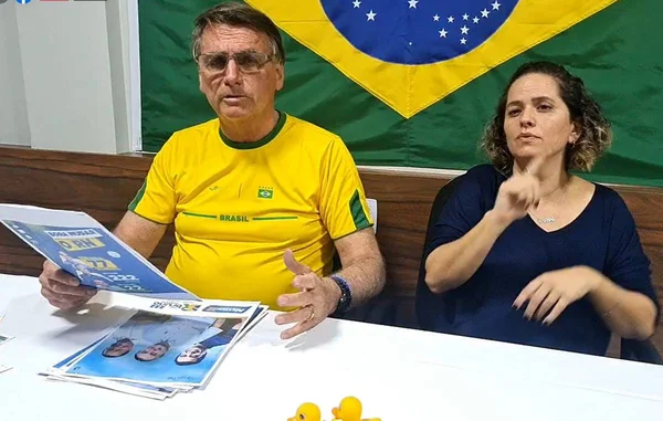Bolsonaro critica Datafolha com Lula na frente: “Tá de brincadeira”