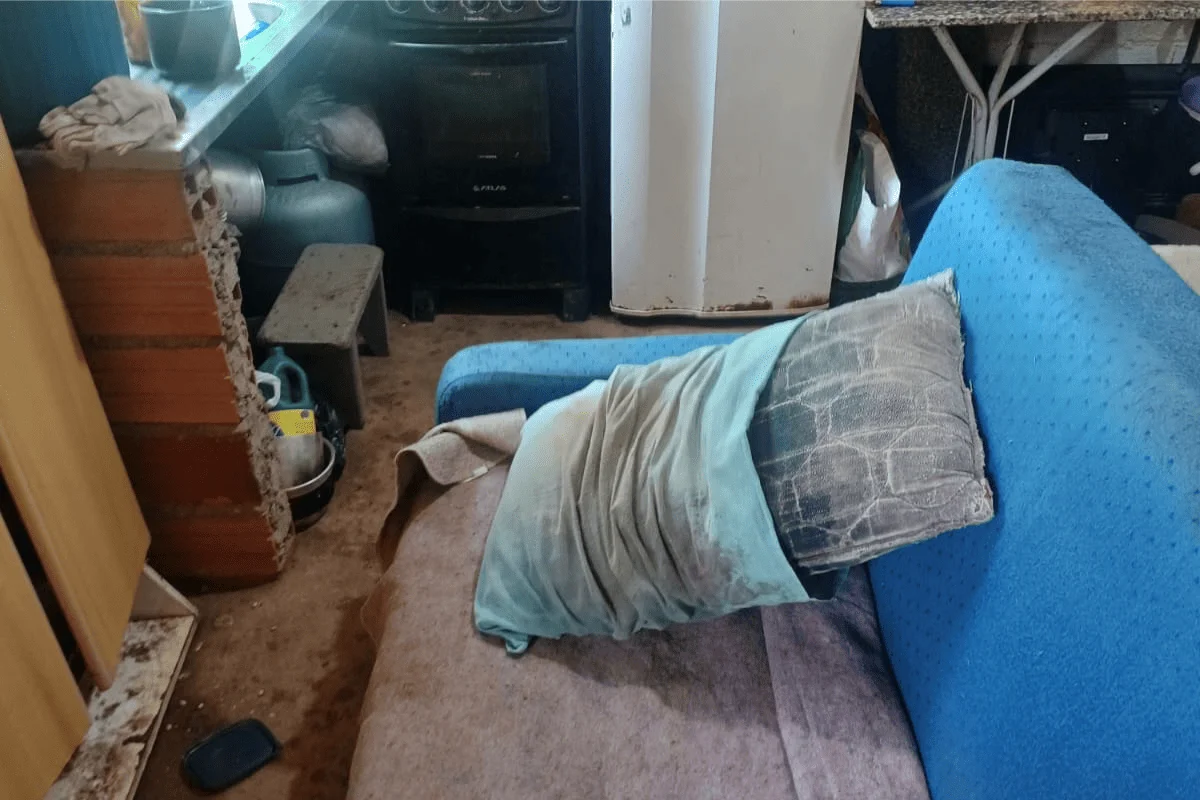 Homem é preso após esfaquear e dar pauladas nos próprios pais na Grande SP - imagem 5 Homem é preso após esfaquear e dar pauladas nos próprios pais na Grande SP - imagem 5