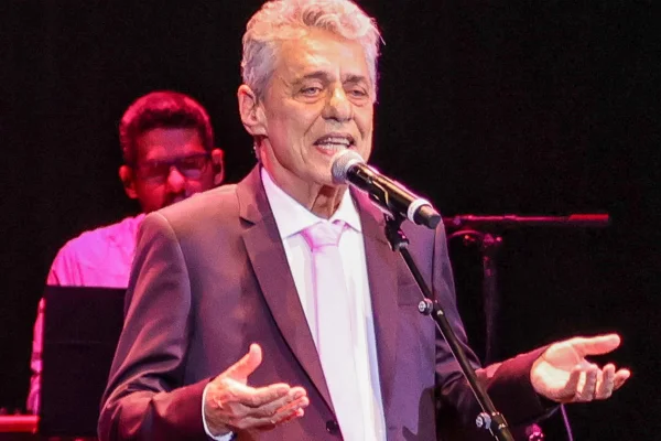 Ameaça de morte: advogados de Chico Buarque revelam detalhes da denúncia - Metrópoles