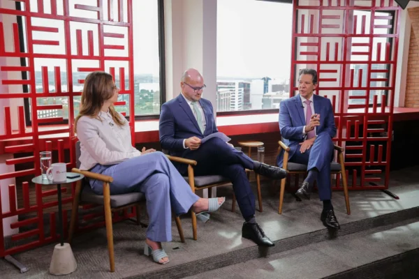 Imagem colorida, o ministro da Fazenda, Fernando Haddad, concede entrevista ao Acorda Metrópoles- Metrópoles