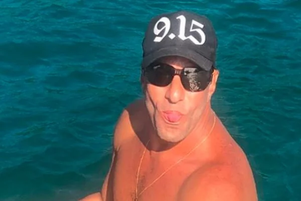 Edmundo sem camisa