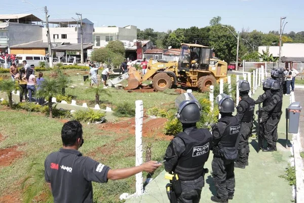 Ação de desocupação de terreno na Vila Telebrasília