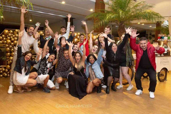 Equipe de Arthur Aguiar ganha festa após BBB22. Veja fotos!
