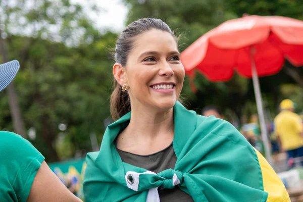 Julia Lucy, ex-deputada distrital. Manifestantes participam da Grande Caminhada, DF Unido pela Liberdade em Brasília O ato defende pautas como anistia, saúde e justiça Metrópoles 2