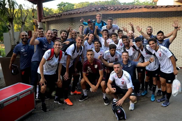 Athletico-PR derrota Taboão da Serra e avança às quartas de final
