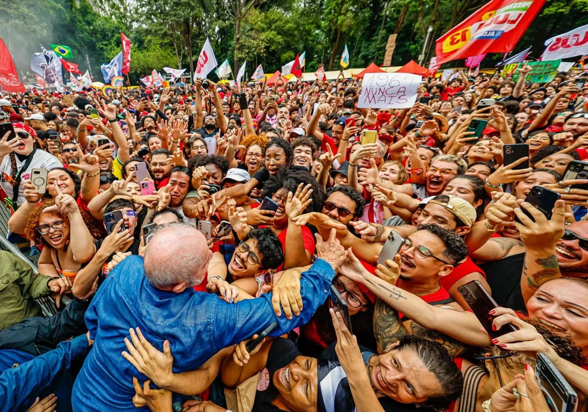 Presidente Lula durante ato ”Lula em São Paulo, O Brasil Pronto Pra Mais” na Avenida Paulista, em São Paulo Presidente Lula durante ato ”Lula em São Paulo, O Brasil Pronto Pra Mais” na Avenida Paulista, em São Paulo