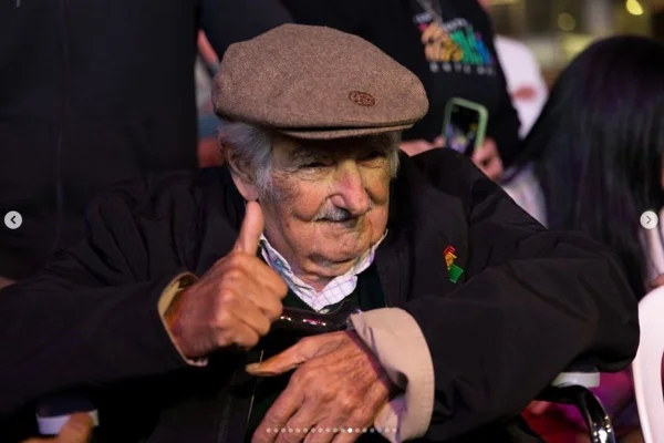 Imagem colorida de Pepe Mujica em evento político