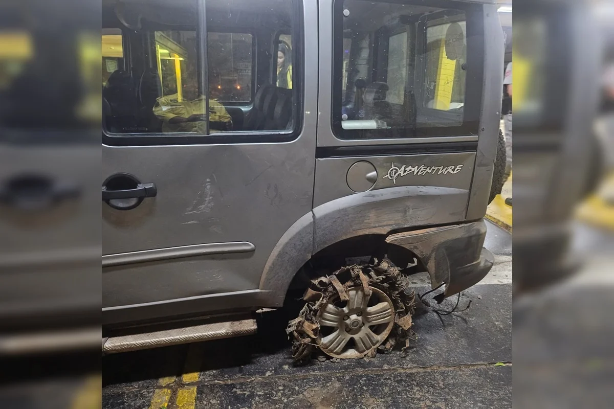 Carro fazia zigue-zague perto do túnel Rei Pelé Carro fazia zigue-zague perto do túnel Rei Pelé
