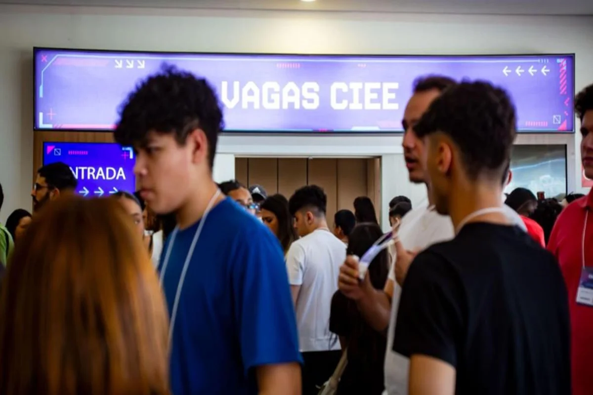 CIEE abre 810 vagas de estágio e aprendizagem para jovens no DF