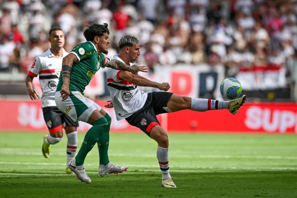 Imagem colorida do jogador Gustavo Gomez