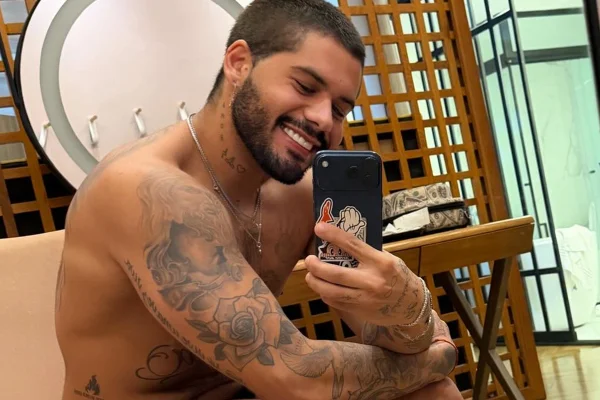 Fãs apontam tristeza em Zé Felipe e ele nega: “Calma” - destaque galeria Fãs apontam tristeza em Zé Felipe e ele nega: “Calma” - destaque galeria