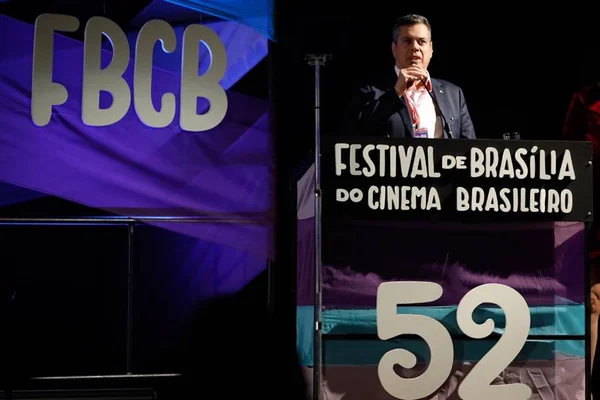 Adão Cândido é vaiado em abertura do 52º Festival de Brasília