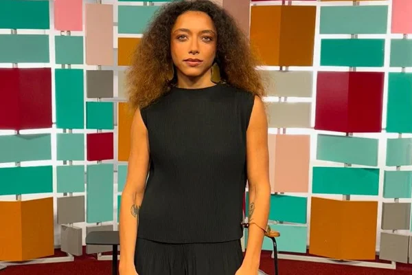 Alice Carvalho recorda reação da avó ao se assumir bissexual - Metrópoles