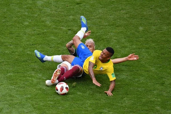 Gabriel Jesus leva carrinho na Copa da Rússia