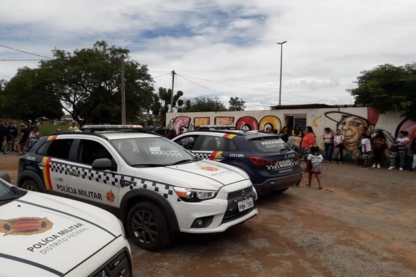 DF: aluno dá tesourada em colega na saída da aula por bullying
