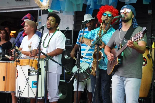 Bloco Falta Pouco comemora cinco anos de folia com frevo crítico à lei do silêncio