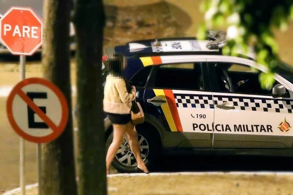 PMDF investiga policiais flagrados com prostitutas em viaturas