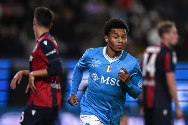 Foto colorida de David Neres, do Napoli - Metrópoles