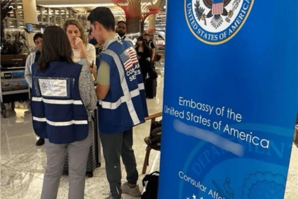 Foto colorida de atendimento consular dos EUA - Metrópoles