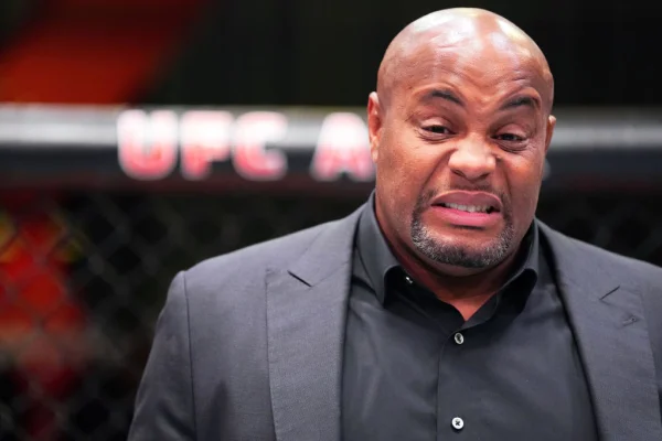 UFC: Cormier coloca Khabib acima de Jon Jones e Anderson Silva