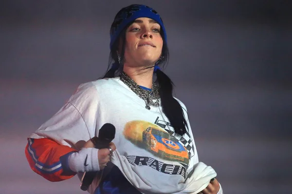 Foto colorida de Billie Eilish - Metrópoles