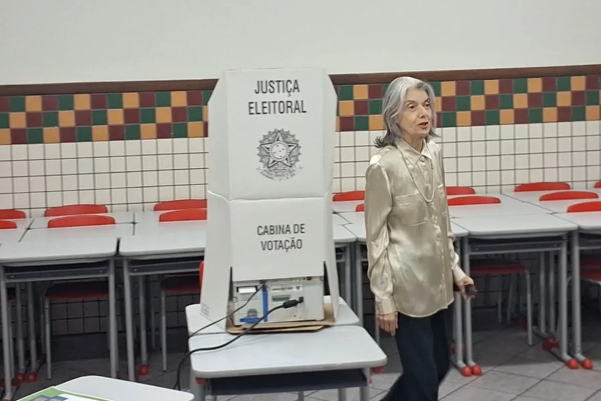 Cármen Lúcia votou em Belo Horizonte Cármen Lúcia votou em Belo Horizonte