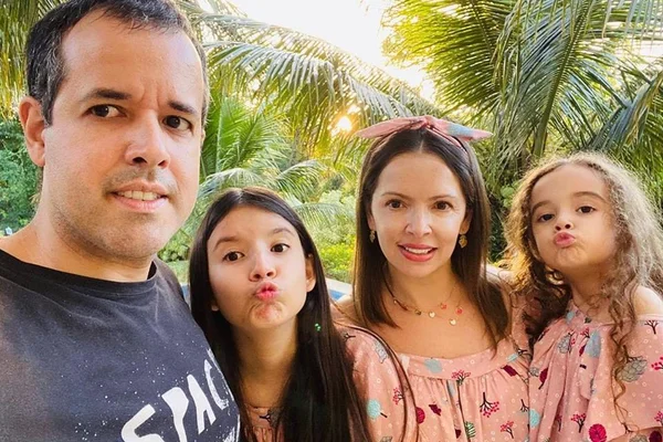 Bel, Fran, Nina e Maurício - Caso Bel Para Meninas
