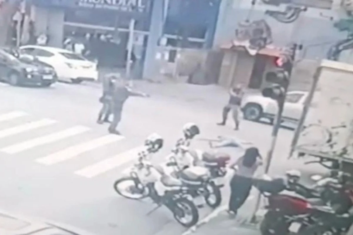 Imagens mostram o momento em que PM mata mulher que estaria em surto na zona norte de SP Imagens mostram o momento em que PM mata mulher que estaria em surto na zona norte de SP