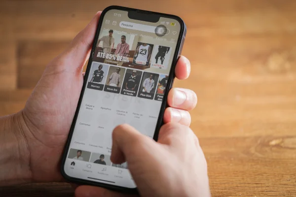 Aplicatico app Shein roupas venda comercio Metropoles