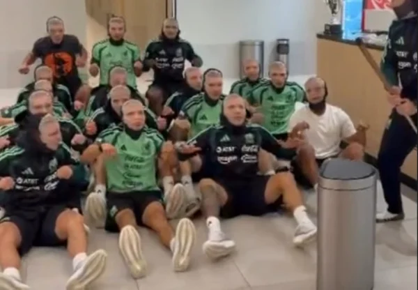 Após classificação, seleção mexicana faz “remada viking” da Noruega