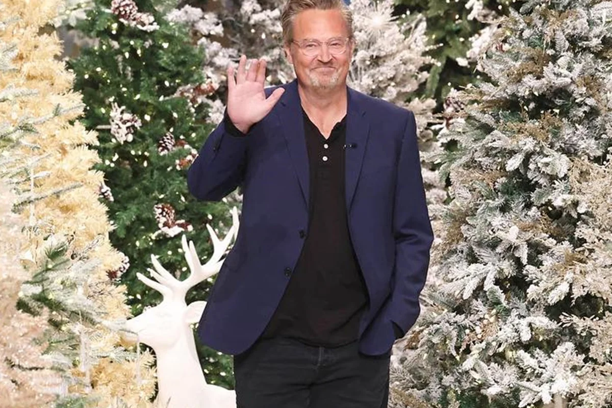 Matthew Perry morreu de afogamento acidental na piscina Matthew Perry morreu de afogamento acidental na piscina