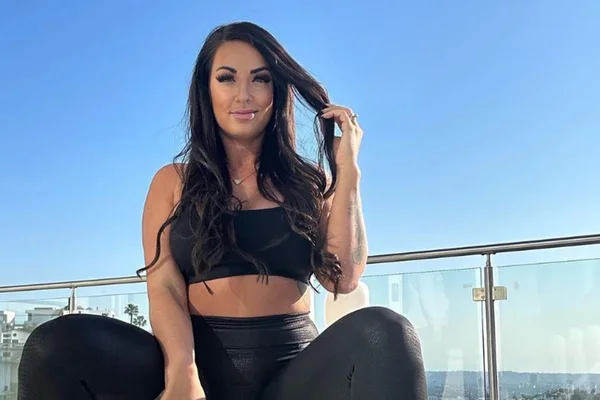 Professora revela que se tornou atriz pornô após um “chamado de Deus”