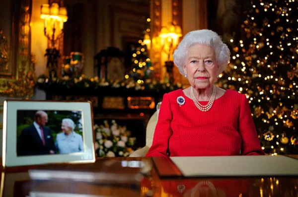 Rainha Elizabeth faz menção discreta a Lilibet em discurso de Natal