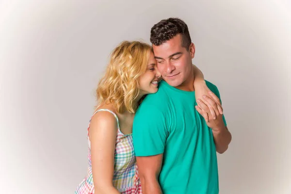 Peça com Thiago Martins narra história de amor em formato de palestra