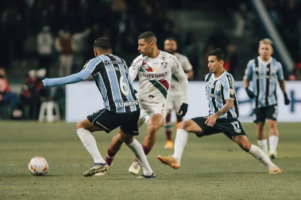 Imagem colorida do duelo entre Grêmio e Fluminense pelas oitavas de final da Libertadores