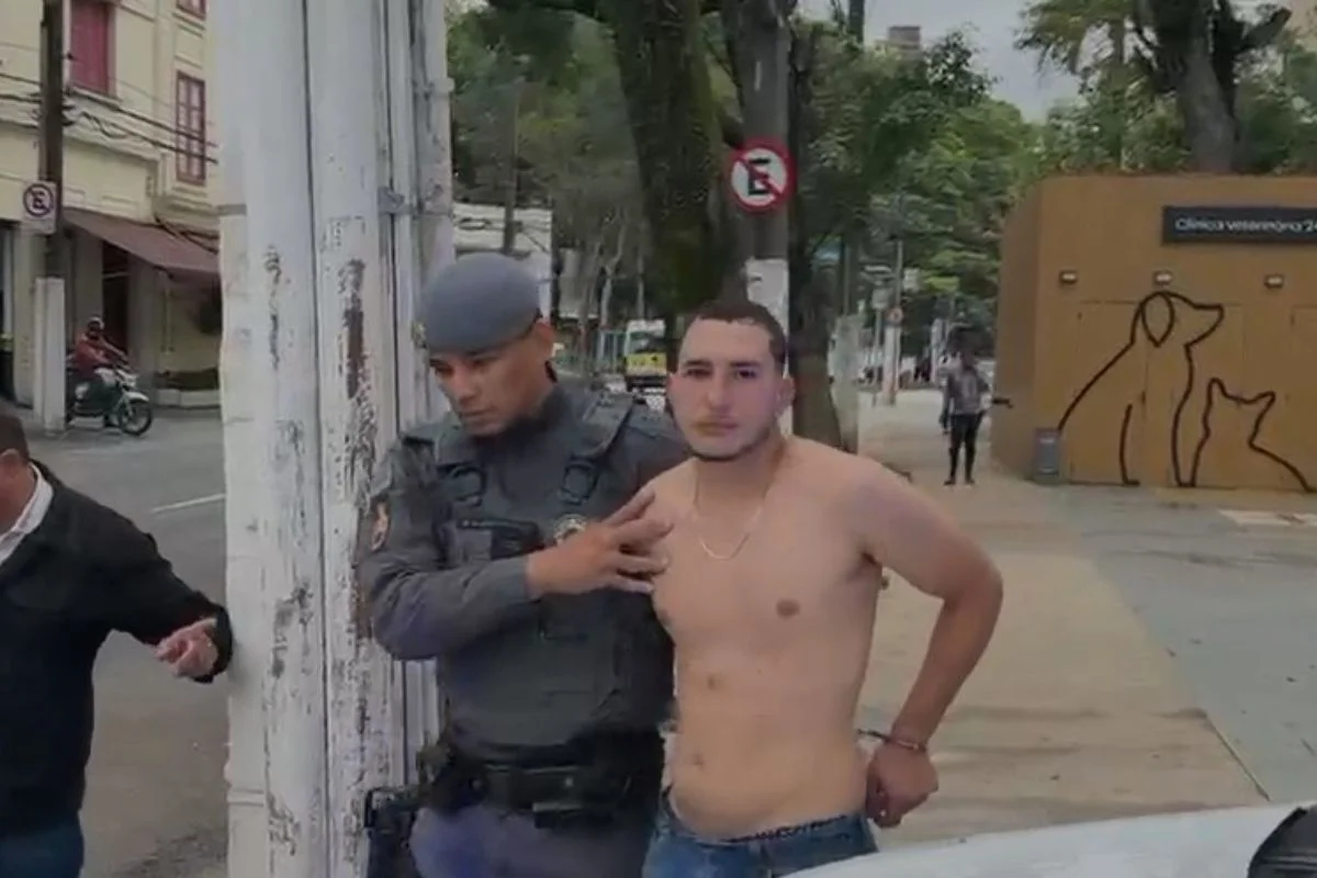 Homem é preso após esfaquear o pai e tentar matar a própria esposa em SP - imagem 2 Homem é preso após esfaquear o pai e tentar matar a própria esposa em SP - imagem 2