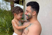 Murilo Huff e o filho Leo posam sorridentes para as redes sociais