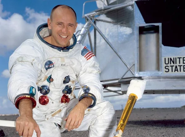 Alan Bean, quarto homem a pisar na Lua, morre aos 86 anos