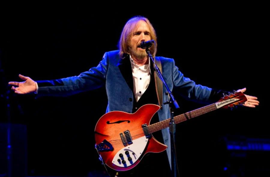 NEWPORT, UNITED KINGDOM - JUNE 22: Tom Petty of Tom Petty and the Heartbreakers performs on the main stage on day 2 of The Isle of Wight Festival at Seaclose Park on June 22, 2012 in Newport, Isle of Wight. (Photo by Samir Hussein/Getty Images) NEWPORT, UNITED KINGDOM - JUNE 22: Tom Petty of Tom Petty and the Heartbreakers performs on the main stage on day 2 of The Isle of Wight Festival at Seaclose Park on June 22, 2012 in Newport, Isle of Wight. (Photo by Samir Hussein/Getty Images)