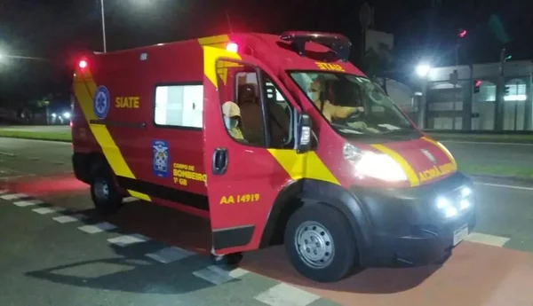 Bêbado “sincerão” é atropelado por moto e admite culpa: “No grau”