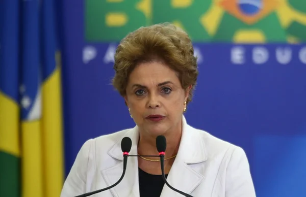 Dilma diz que golpe contra seu mandato tem “chefe e vice-chefe”
