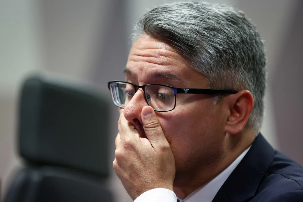 PGR mira senador que processou Gilmar: reforma política em jogo