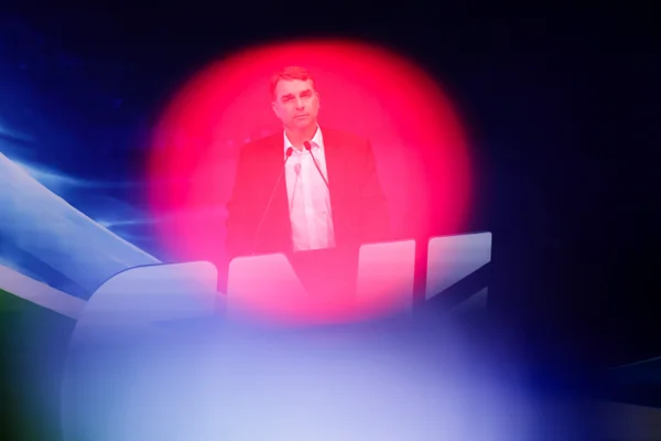 Flavio Bolsonaro participa do debate com os candidatos a presidente do Brasil para a eleição de 2026 no evento da Confederação Nacional da Indústria CNI metropoles 1