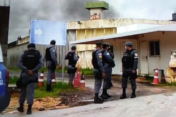 Detentos fazem agentes reféns durante rebelião em presídio de Manaus