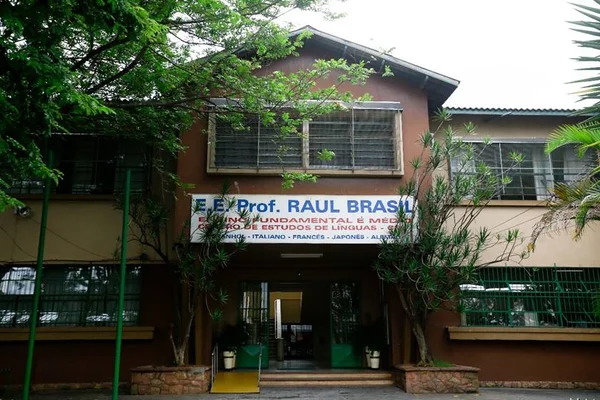 Dois alunos da escola Raul Brasil, em Suzano, recebem alta do hospital