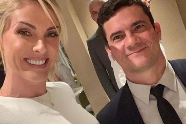 Ana Hickmann posta foto com Sergio Moro, rebate seguidor e ataca Lula